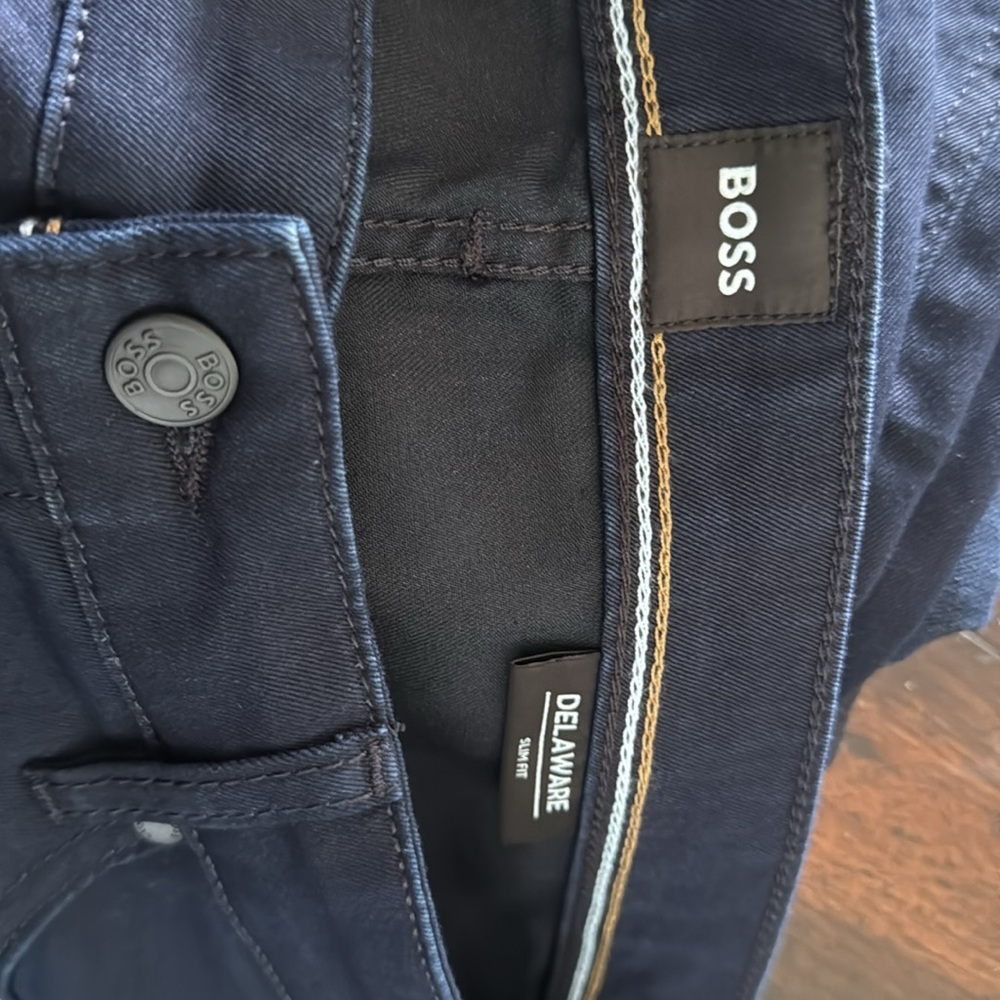 NWT BOSS Delaware Slim Fit 36x32 jeanss